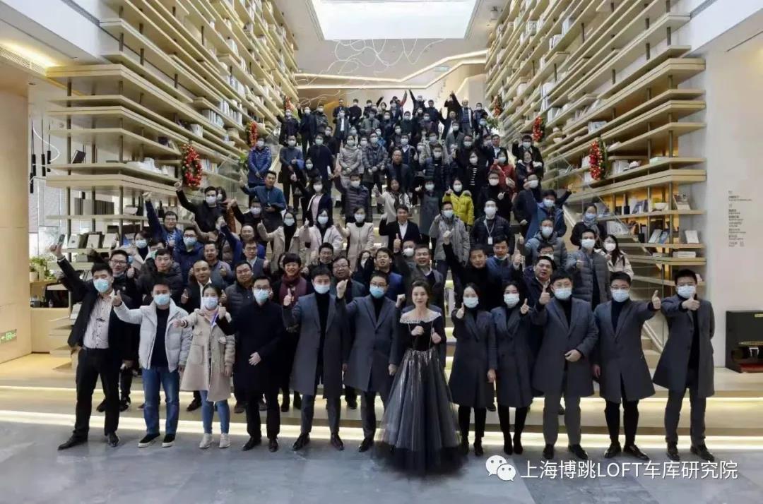 浦东全国一百多人在华侨城汉口道6号参观研讨LOFT专利车库技术！